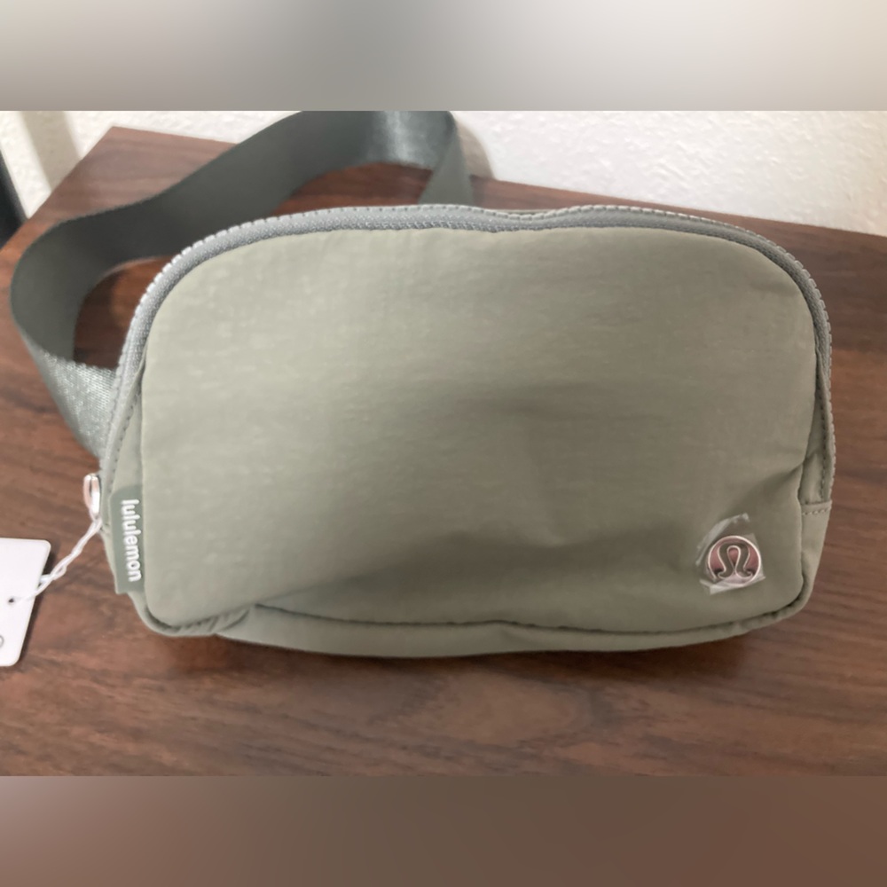 NWT Lululemon Everywhere Belt Bag 1L Grey Sage o/s Fanny pack wallet purse